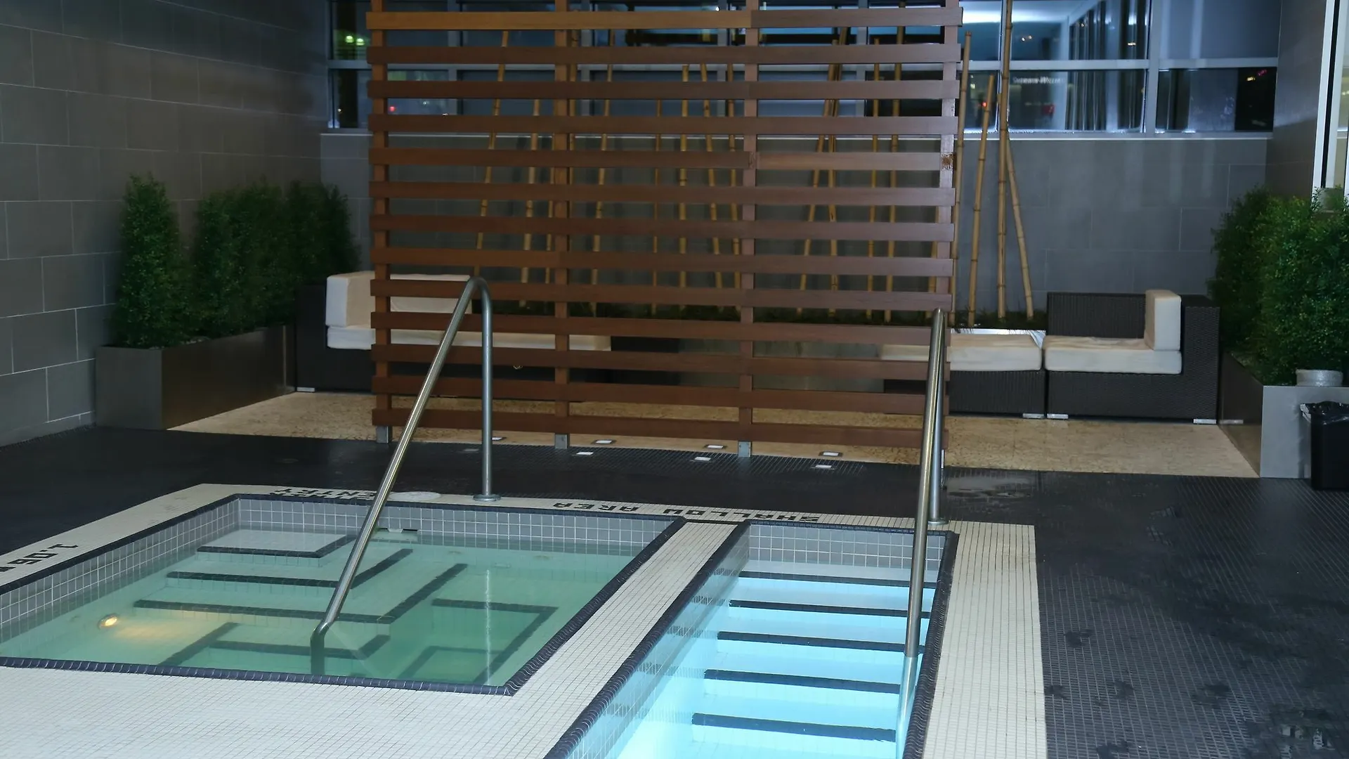 Hotel Plush Residence Toronto